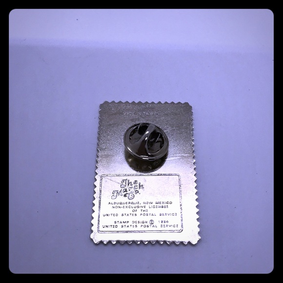 Vintage 1984 USPS ‘LOVE’ Stamp Brooch - Picture 2 of 2